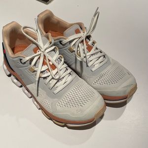 Like new cloudace shoes